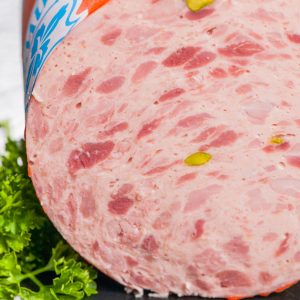 feine Schinkenwurst mit Pistazien