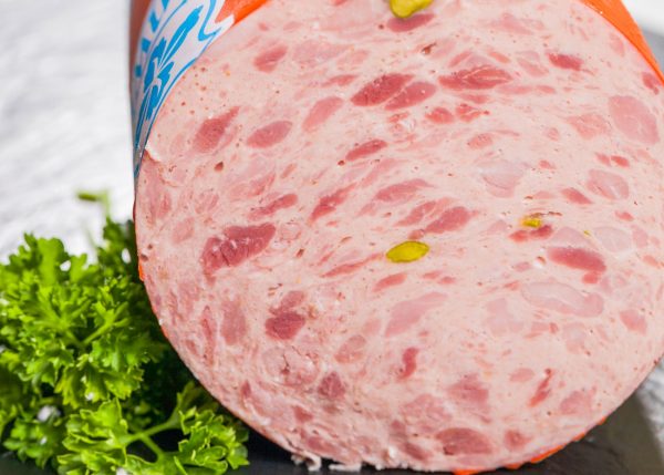 feine Schinkenwurst mit Pistazien