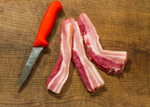 Schweinebauch in Scheiben